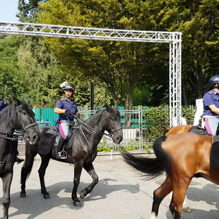Polizia a cavallo e sulle moto d'acqua al Salone del Gusto di Torino