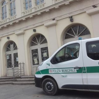 Abiti contraffatti tra Aurora e Porta Palazzo: sequestrati quasi 200 capi taroccati