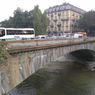 Proteste dei cittadini per il suk a Ponte Mosca, i moderati: &quot;Circoscrizione 7 non può diventare ricettacolo problemi città&quot;