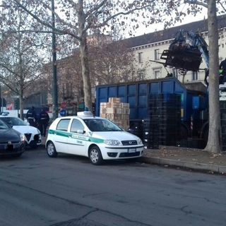 Natale sicuro a Torino, operazione dei vigili urbani a Porta Palazzo