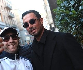 Al Principi si aspetta Sinner, ma arrivano gli allenatori, Siffredi, Morandi e… Armando Izzo