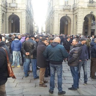Modifica al milleproroghe &quot;pro-Uber&quot;: prosegue la protesta dei taxisti a Torino