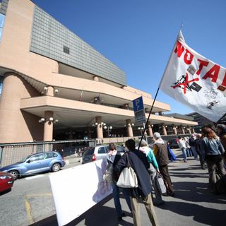 Torino, urla e slogan al maxiprocesso No Tav, udienza sospesa