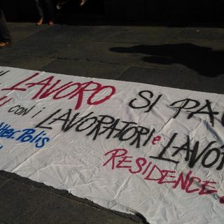 Fischi, bandiere e slogan davanti a Palazzo Lascaris dei lavoratori Edisu per dire a voce alta &quot;Mai più senza stipendio&quot;