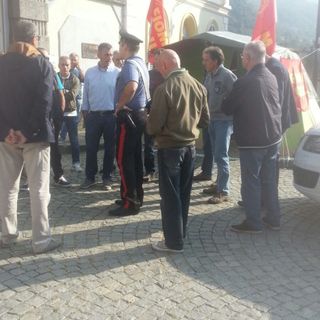 Protesta e tensioni alla Sandretto, arrivano i carabinieri
