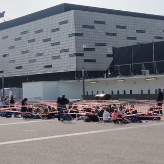 A Torino è già Mengoni-mania. Fans in coda dalle prime ore di questa mattina al Pala Alpitour
