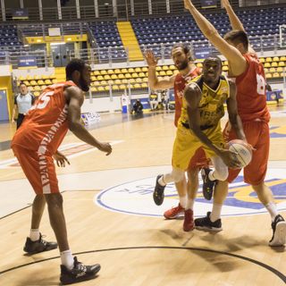 immagine di repertorio di una gara della Reale Mutua Basket
