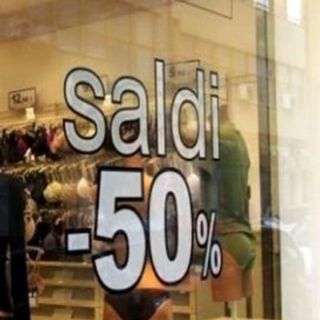 C’erano una volta i saldi, Confesercenti shock: “Per 6 commercianti su dieci vanno peggio dell’anno scorso, stagione da dimenticare”
