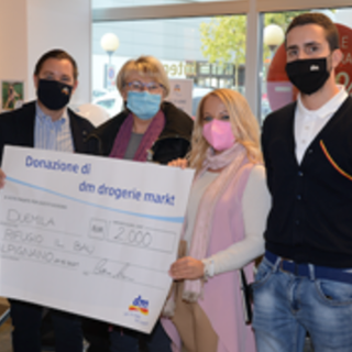 Dm inaugura ad Alpignano il primo punto vendita e dona 2 mlla euro al Rifugio “Il Bau”