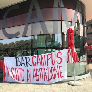 Lettere di licenziamento ai baristi del Campus Einaudi: “Scioperiamo, ci tolgono il lavoro” (FOTO e VIDEO)