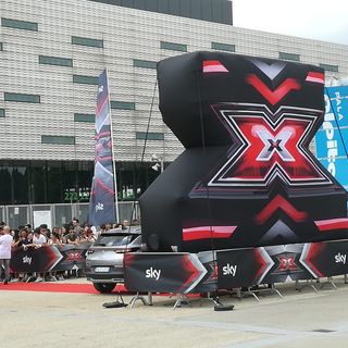 X Factor mania, ancora lunghe code fuori dal Pala Alpitour per realizzare il sogno di essere una popstar