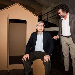 Sabato Sgarbi a Torino consegna 10 &quot;Case del clochard&quot;