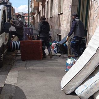 Sgomberati quattro alloggi in via Casella