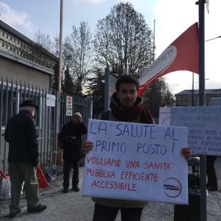 A Torino manifestazione di “Potere al Popolo” per la difesa della sanità pubblica