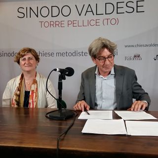 A sinistra la moderatora Trotta