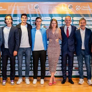 Sonego e Musetti premiano 12 promesse del tennis italiano: l'iniziativa di un'associazione benefica torinese