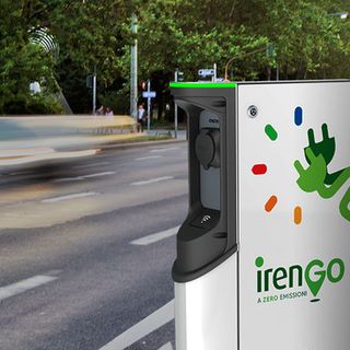 Iren installa la prima colonnina pubblica a Torino per ricaricare mezzi elettrici