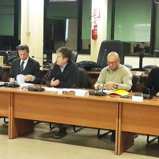 Anche un pipistrello partecipa alla discussione sul Lidl di corso Traiano