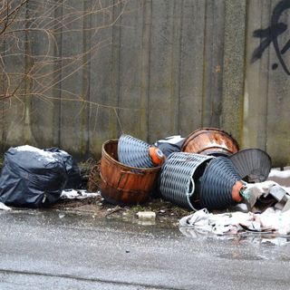 Grugliasco, giro di vite contro i &quot;furbetti&quot; della spazzatura: oltre 30 multe per abbandoni abusivi
