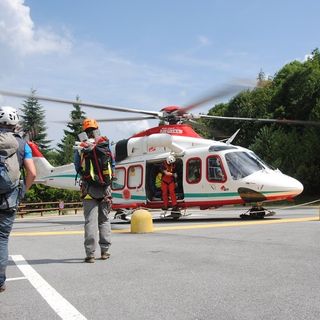Cade dalla Falesia di Montenero, sulle colline di Ivrea: al Cto in elicottero un quarantenne di Pinerolo