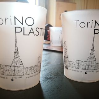 Torino, stasera in piazza Santa Giulia debutta la movida &quot;plastic free&quot;