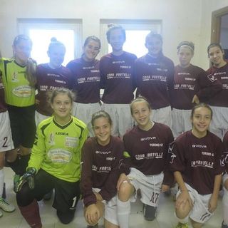 È possibile offendere queste ragazze? (foto dalla pagina facebook del Torino Calcio Femminile)