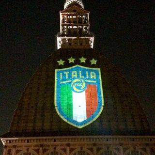 Domani sera Italia-Macedonia a Torino e la Mole diventa azzurra Domani sera Italia-Macedonia a Torino e la Mole diventa azzurra