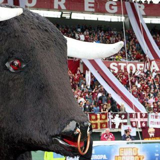 Fanno esplodere un grosso petardo nel corridoio interno della curva Maratona allo Stadio Olimpico: arrestati due ultras