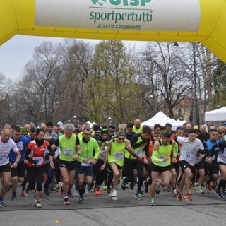 Vivicittà 2022: a Torino di corsa e in cammino tra i colori della pace