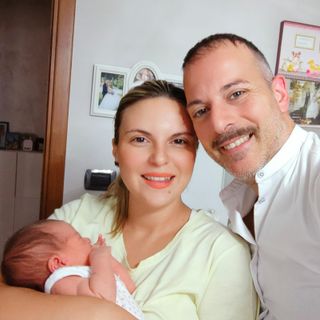 A ricevere il regalo la figlia di Luca Cuteri, sportellista nell’ufficio di Nichelino Centro