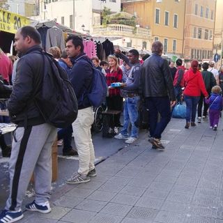 &quot;Appendino lotta alla malasosta automobilistica, ma tollerante con venditori abusivi&quot;
