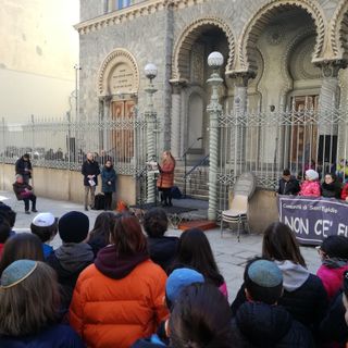 Da Porta Nuova a piazza Primo Levi, Torino sospesa per ricordare il dolore e dell'orrore della Shoah (FOTO E VIDEO)