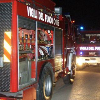 Auto si cappotta sull'A6 e finisce fuori strada poco prima di Marene