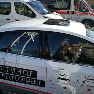 Con VTM Torino vuole coniugare il verbo dell'auto al futuro e porta a spasso Appendino e Chiamparino sulla vettura autonoma (FOTO e VIDEO)
