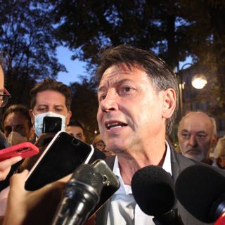 Gli ex Embraco incontrano Conte a Torino: “Rischiamo di finire sotto un ponte, ci aiuti” [VIDEO]