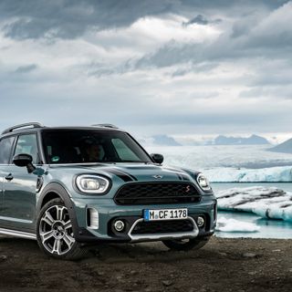 Avventure tra ghiacciai e vulcani a bordo della MINI Cooper S Countryman ALL4 percorrendo la Ring Road in Islanda