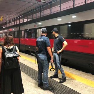 5 persone arrestate e 11 indagate, il bilancio dei controlli della Polizia sui treni di Piemonte e Valle d'Aosta