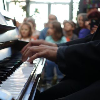 A San Salvario tornano i pianisti "casalinghi" per festeggiare il compleanno di Mozart A San Salvario tornano i pianisti "casalinghi" per festeggiare il compleanno di Mozart
