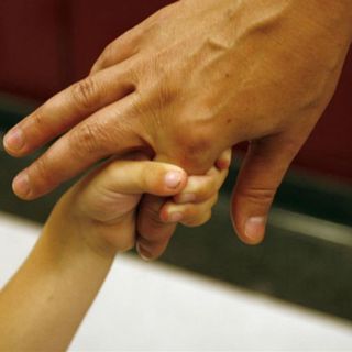 La richiesta dell'assessore Caucino: “Potenziare il Servizio regionale per le adozioni”
