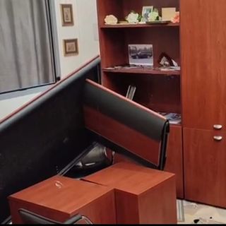 Tenta di estorcere denaro al titolare di un'impresa di pompe funebri e gli mette sottosopra il negozio: arrestato