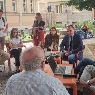 aiuola ginzburg con persone