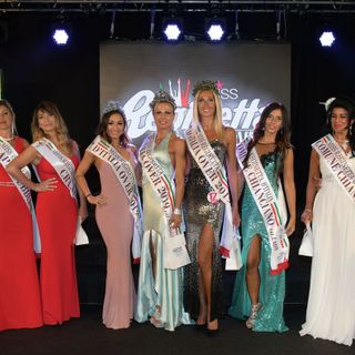 Miss Reginetta Over è Loredana Semerario, professoressa di lingue di Torino