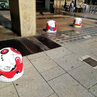 Dissuasori d'artista in piazza Statuto