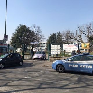 Settimo allarme bomba in un mese all'Istituto Primo Levi. Gli studenti costretti alle lezioni in cortile: &quot;Non se ne può più&quot;