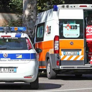 Incidente in piazza Rebaudengo, grave il conducente di uno scooter