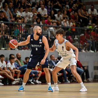 partita di basket amichevole