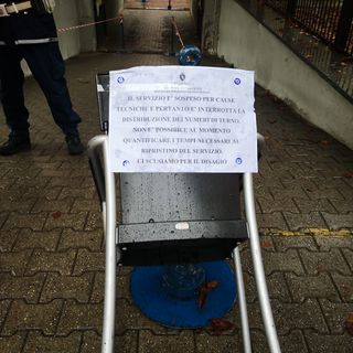 cartello su una sedia dell'anagrafe
