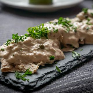 La ricetta originale del vitello tonnato, piatto fresco e ideale per l'estate