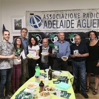 Taralli e pop-corn alla cannabis, anche il M5S Torino all'aperitivo dei Radicali per la legalizzazione