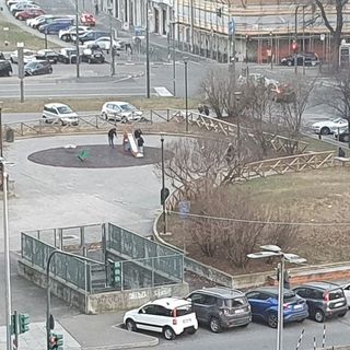La protesta delle mamme infiamma Crocetta Sud: “Il quartiere senza aree gioco non è a misura di bimbi”